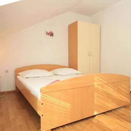Studio Komiza 8911b *